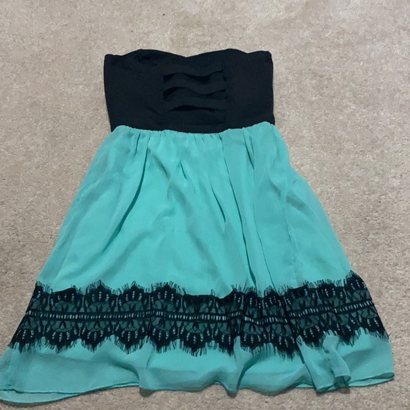 Dress - Picture 2 of 2